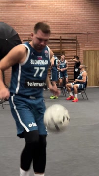 Дончич показал футбольные навыки на медиадне перед Евробаскетом