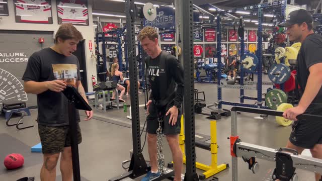 Данила Юров проводит подготовку к первому сезону в НХЛ