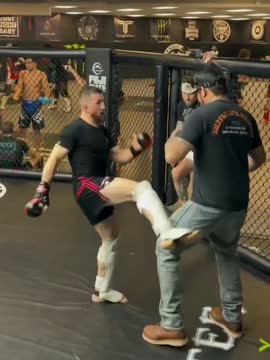 Двалишвили показал ударную технику перед боем с Сэндхагеном