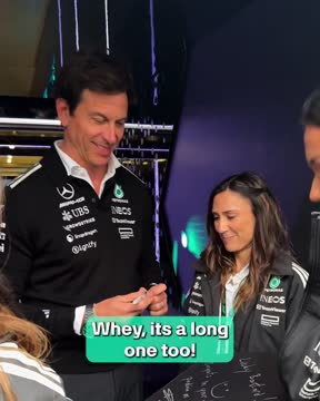Вольф подарил шампанское и шоколад Ваулзу после первого подиума «Уильямса»