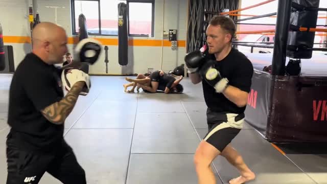 Делла Маддалена оттачивает бокс перед боем с Махачевым