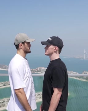 Усман Нурмагомедов и Пол Хьюз провели битву взглядов