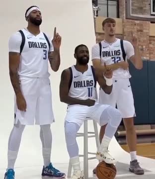 Дэвис, Ирвинг и Купер на медиадне «Даллас Маверикс»