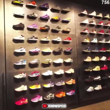 Девин Букер показал колоссальную коллекцию своих кроссовок