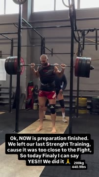 Иржи Прохазка выполнил присед с 200-килограммовой штангой