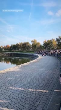 Пиастри проехал по базе «Макларена» на чемпионском болиде Сенны