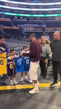 Расселл Уэстбрук не стал подписывать джерси «Лейкерс» со своей фамилией