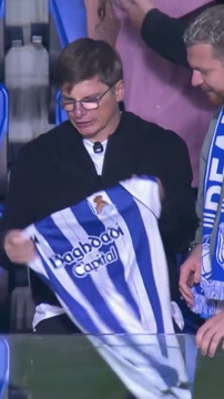 Захарян подарил Аршавину футболку после матча «Реала Сосьедад»