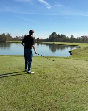 Синнер играет с командой в гольф