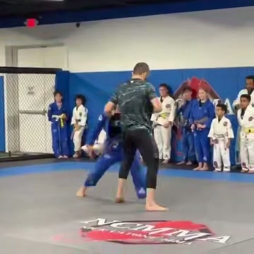 Ислам Махачев поделился опытом с фанатами в Нью-Йорке