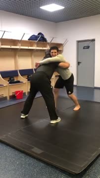 Ретро-видео: Ислам Махачев борется с Абдулманапом Нурмагомедовым