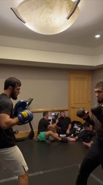 Тренировка Махачева в преддверии боя с Делла Маддаленой