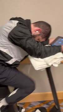 Махачев скидывает последние два килограмма перед взвешиванием