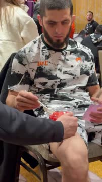 Ислам Махачев восстанавливается после взвешивания в полусреднем весе