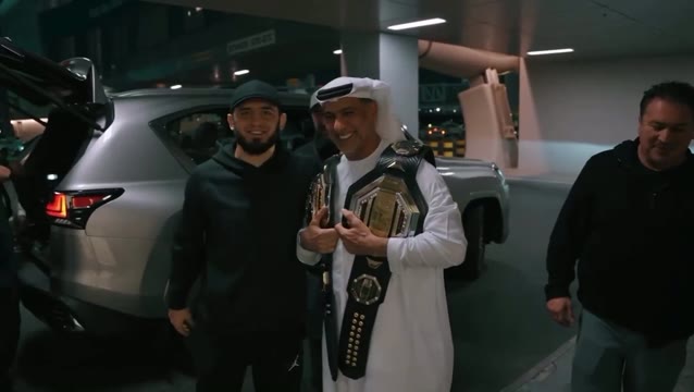 Махачева встретили в ОАЭ после завоевания второго титула UFC