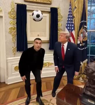 Трамп сгенерировал видео, как играет с Роналду