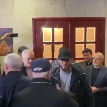 Ислама Махачева встречают в аэропорту Дагестана