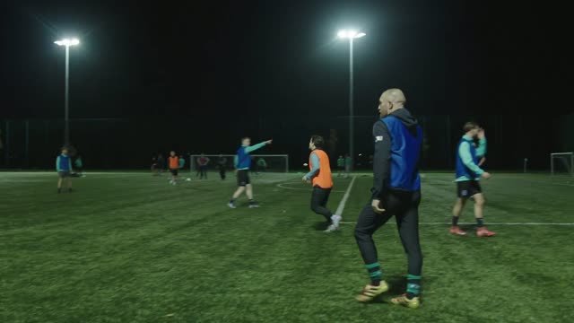 Конор Макгрегор показал, как играет в футбол