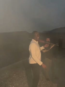 Джон Джонс стреляет из РПГ в Чечне