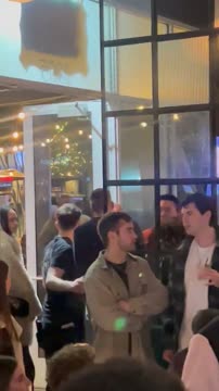 Фанаты освистали Нико Харрисона в баре