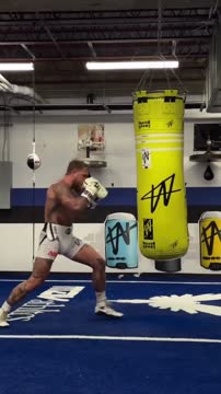 Джейк Пол показал тренировку перед боем с Джошуа