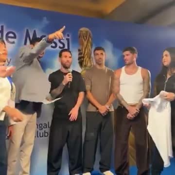 Месси открыл свою 21-метровую статую в Калькутте