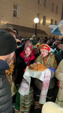 Немкова встретили с караваем в Белгороде после прибытия из Лиона