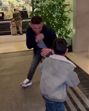 Двалишвили спаррингуется с шестилетним сыном Топурии