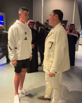 Геннадий Головкин обнялся и поговорил с Криштиану Роналду