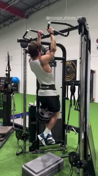 Мовсар Евлоев опубликовал видео с силовой тренировки