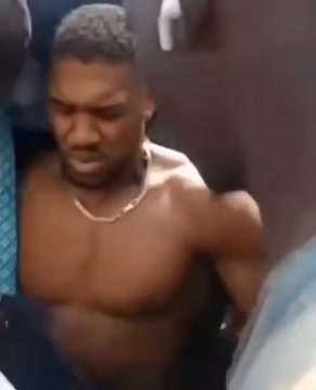 Первое видео с Энтони Джошуа со смертельного ДДП в Нигерии