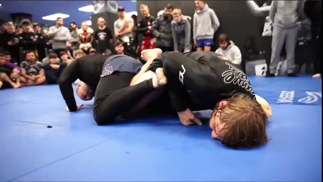 Пимблетт проиграл болевым приёмом на турнире по грэпплингу