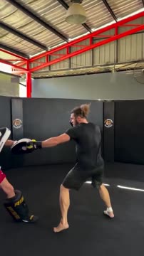 Рафаэль Физиев готовится к бою с Маурисио Руффи