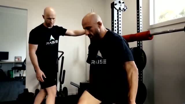 Волкановски в тренажёрном зале готовится к реваншу с Лопесом