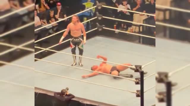 Сэми Зейн провёл серию фирменных приёмов Джона Сины