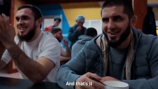 Махачев подшучивает над английским Зайнукова