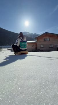 Коростелёв и Непряева катаются на снежной горке в Европе