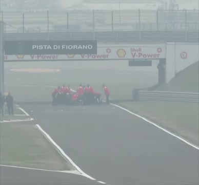 Новый болид «Феррари» заглох на трассе во время презентации