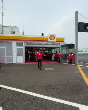 Болид «Феррари» SF-26 впервые выехал на трассу