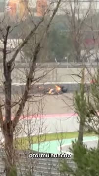 Разбитый болид Хаджара на тестах в Барселоне