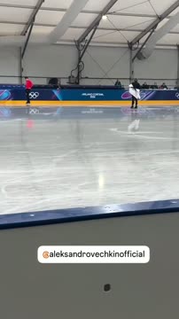 Илья Малинин надел коньки со шнурками как у Овечкина