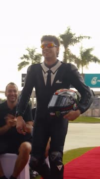 В MotoPG стилизовали подписание контракта с гонщиком под свадьбу