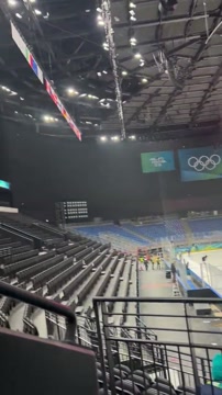 Видео с олимпийской хоккейной арены в Милане