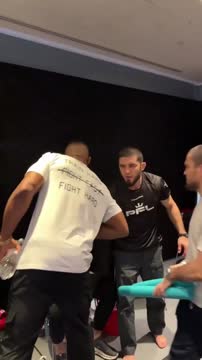 Махачев пригласил Джошуа в Дагестан