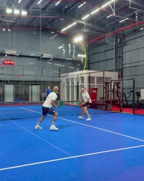 Овечкин сыграл в падел против Тюкавина