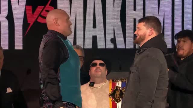 Тайсон Фьюри и Арсланбек Махмудов провели первую битву взглядов