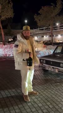 Джейк Пол облил шампанским «Жигули» и въехал на них в сугроб