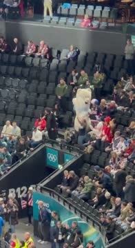 Полупустые трибуны на матче США — Швеция