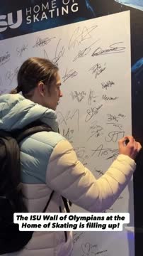 Пётр Гуменник оставил автограф на стене олимпийцев на Играх-2026