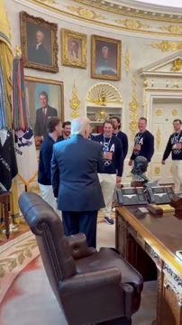 Трамп принял сборную США в Белом доме после триумфа на ОИ